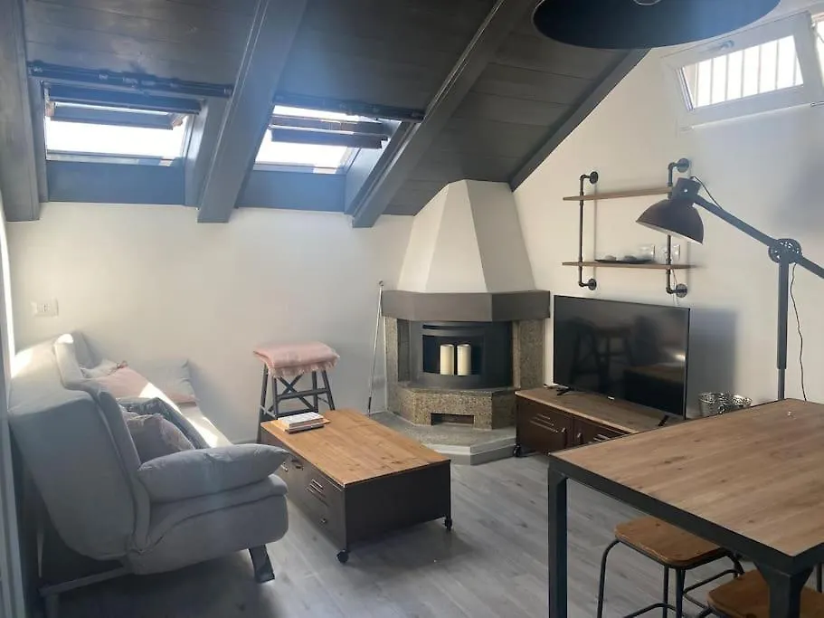 Industrial Cozy Loft Apartment Milan